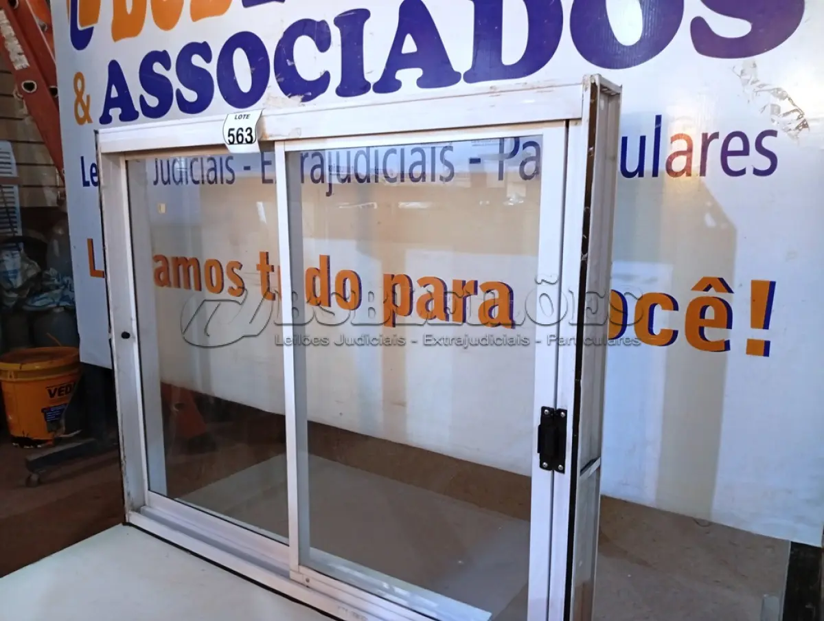LOTE 563 - 01 JANELA COR TRAD PRONTA 120X100 S/G REQ12(1F1M) HAIALA NOVO. (NO ESTADO) ATENÇÃO! FAZER A VISITAÇÃO ANTES DE ARREMATAR, NÃO SABEMOS SE FUNCIONA. LEILÃO NÃO TEM GARANTIA E NEM DEVOLUÇÃO, SUJEITO A POSSÍVEIS AVARIAS VISÍVEIS/OCULTAS E/OU AUSÊNCIA DE COMPONENTES.
