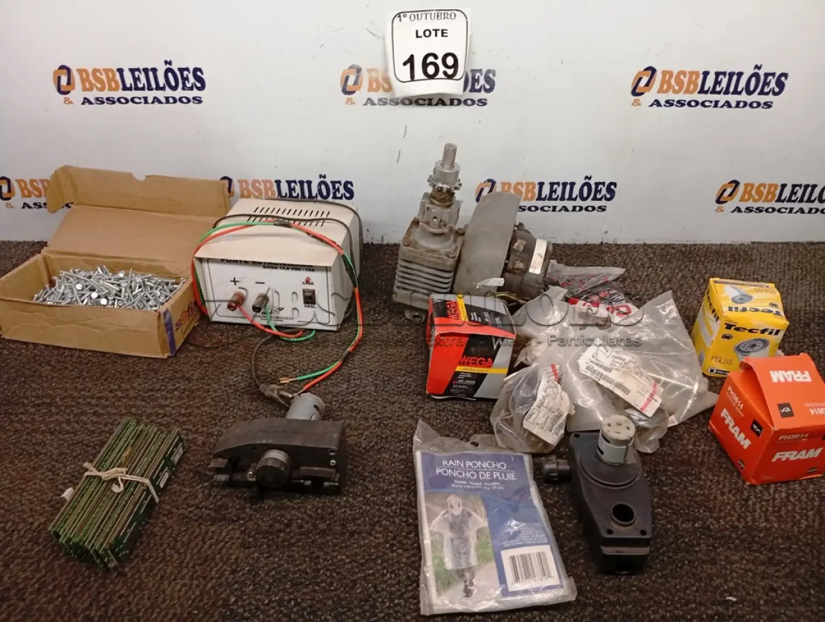 LOTE 169 - 01 LOTE COM DIVERSOS FILTROS DE ÓLEOS P/ VEÍCULOS, 01 FONTE ESTABILIZADORA 12V, PEÇAS P/ MOTOR ELÉTRICO E 01 CAIXA DE PARAFUSO. (NO ESTADO) ATENÇÃO! FAZER A VISITAÇÃO ANTES DE ARREMATAR, NÃO SABEMOS SE FUNCIONA. LEILÃO NÃO TEM GARANTIA E NEM DEVOLUÇÃO, SUJEITO A POSSÍVEIS AVARIAS VISÍVEIS/OCULTAS E/OU AUSÊNCIA DE COMPONENTES.