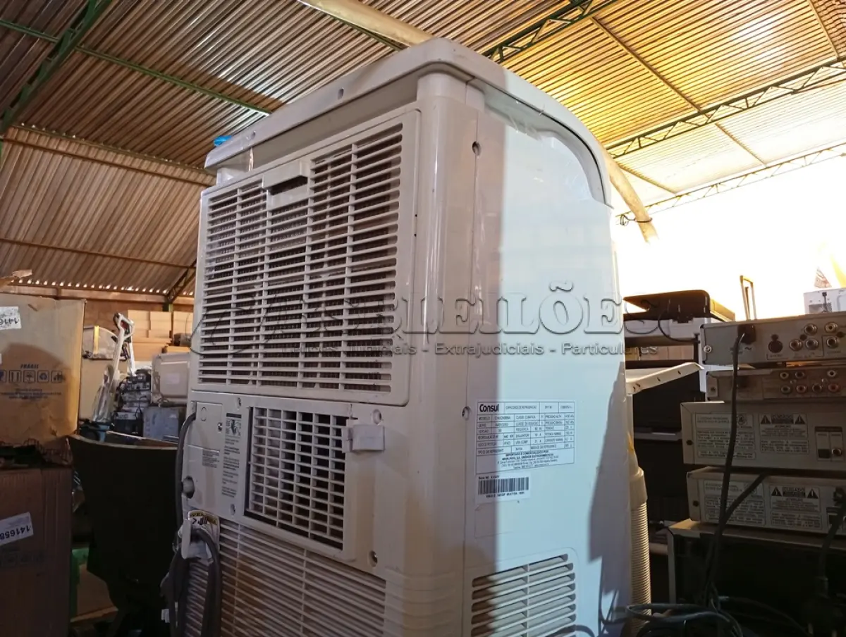 LOTE 190 - 01 AR CONDICIONADO PORTÁTIL CONSUL 12000 BTUS C/ CONTROLE. (NO ESTADO) ATENÇÃO! FAZER A VISITAÇÃO ANTES DE ARREMATAR, NÃO SABEMOS SE FUNCIONA. LEILÃO NÃO TEM GARANTIA E NEM DEVOLUÇÃO, SUJEITO A POSSÍVEIS AVARIAS VISÍVEIS/OCULTAS E/OU AUSÊNCIA DE COMPONENTES.