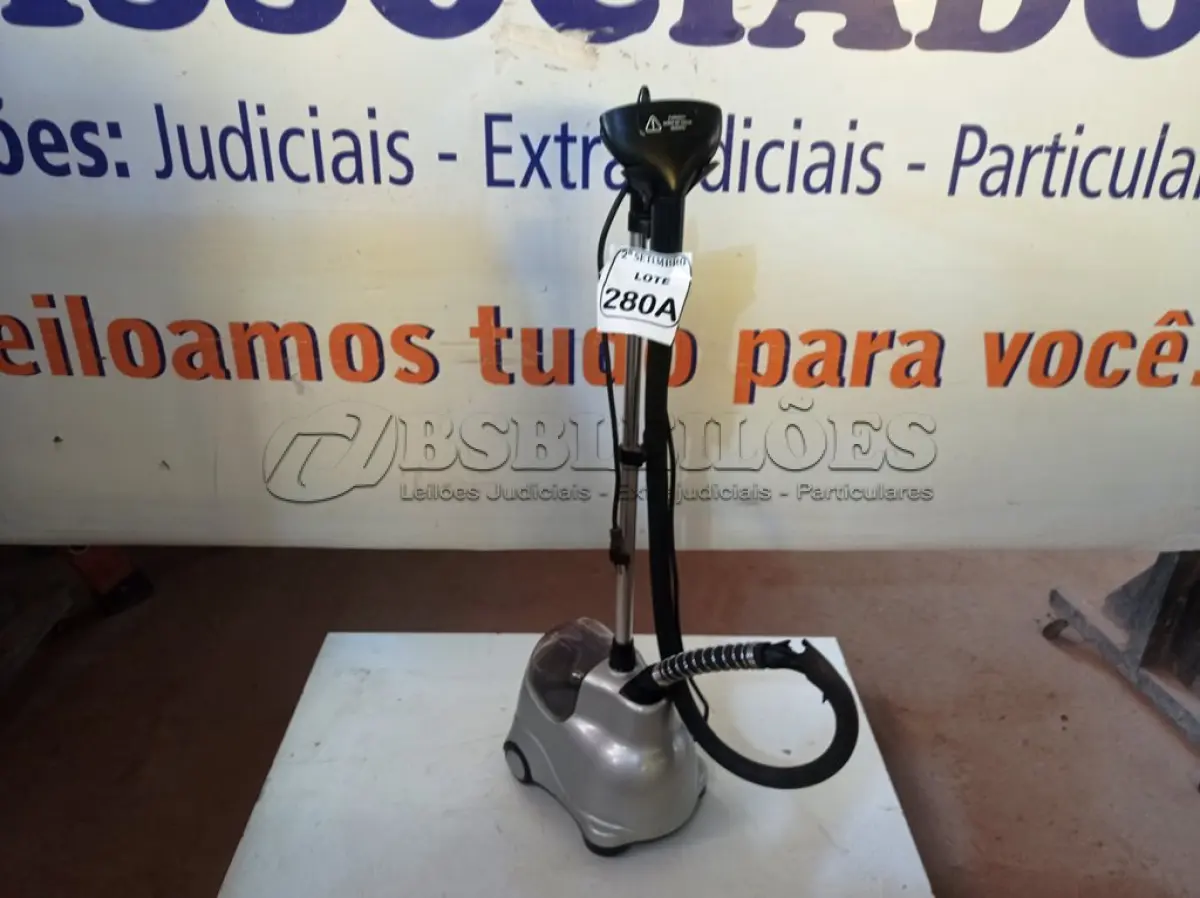 LOTE 280 - 01 FERRO DE PASSAR A VAPOR SUGGAR. (NO ESTADO) ATENÇÃO! FAZER A VISITAÇÃO ANTES DE ARREMATAR, NÃO SABEMOS SE FUNCIONA. LEILÃO NÃO TEM GARANTIA E NEM DEVOLUÇÃO, SUJEITO A POSSÍVEIS AVARIAS VISÍVEIS/OCULTAS E/OU AUSÊNCIA DE COMPONENTES.