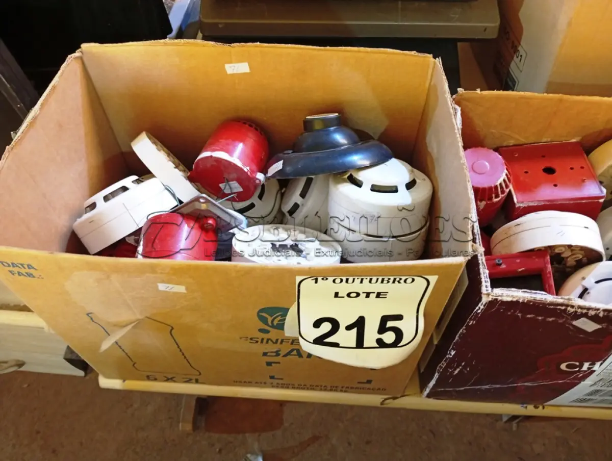 LOTE 215 - 01 LOTE COM DIVERSOS SENSORES E MATERIAIS DE INCÊNDIO. (NO ESTADO) ATENÇÃO! FAZER A VISITAÇÃO ANTES DE ARREMATAR, NÃO SABEMOS SE FUNCIONA. LEILÃO NÃO TEM GARANTIA E NEM DEVOLUÇÃO, SUJEITO A POSSÍVEIS AVARIAS VISÍVEIS/OCULTAS E/OU AUSÊNCIA DE COMPONENTES.