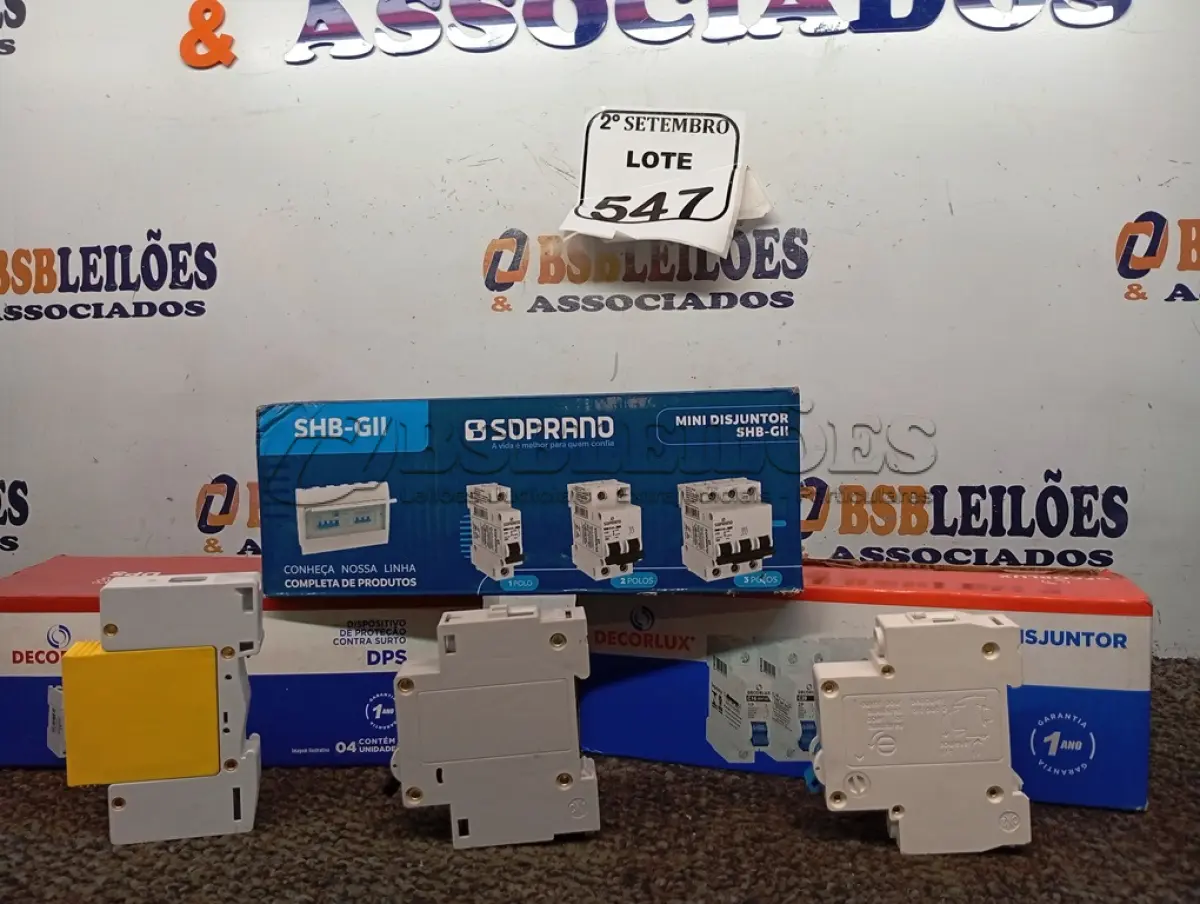LOTE 547 - 04 CAIXAS DE INTERRUPTORES SENDO UMA INCOMPLETA MARCAS E MODELOS DIVERSOS. (NO ESTADO) ATENÇÃO! FAZER A VISITAÇÃO ANTES DE ARREMATAR, NÃO SABEMOS SE FUNCIONA. LEILÃO NÃO TEM GARANTIA E NEM DEVOLUÇÃO, SUJEITO A POSSÍVEIS AVARIAS VISÍVEIS/OCULTAS E/OU AUSÊNCIA DE COMPONENTES.
