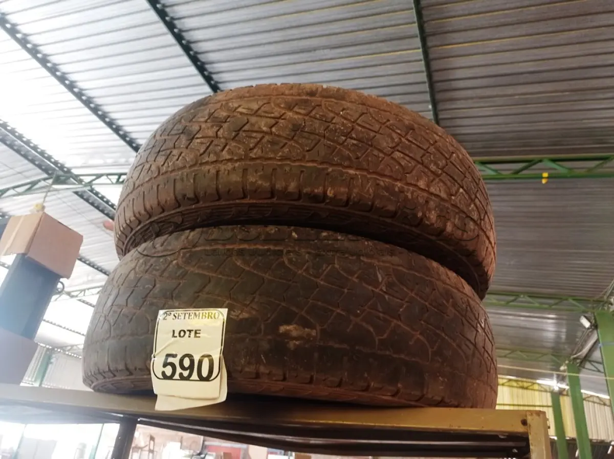 LOTE 590 - 02 PNEUS 235/70/16 USADOS. (NO ESTADO) ATENÇÃO! FAZER A VISITAÇÃO ANTES DE ARREMATAR, NÃO SABEMOS SE FUNCIONA. LEILÃO NÃO TEM GARANTIA E NEM DEVOLUÇÃO, SUJEITO A POSSÍVEIS AVARIAS VISÍVEIS/OCULTAS E/OU AUSÊNCIA DE COMPONENTES.