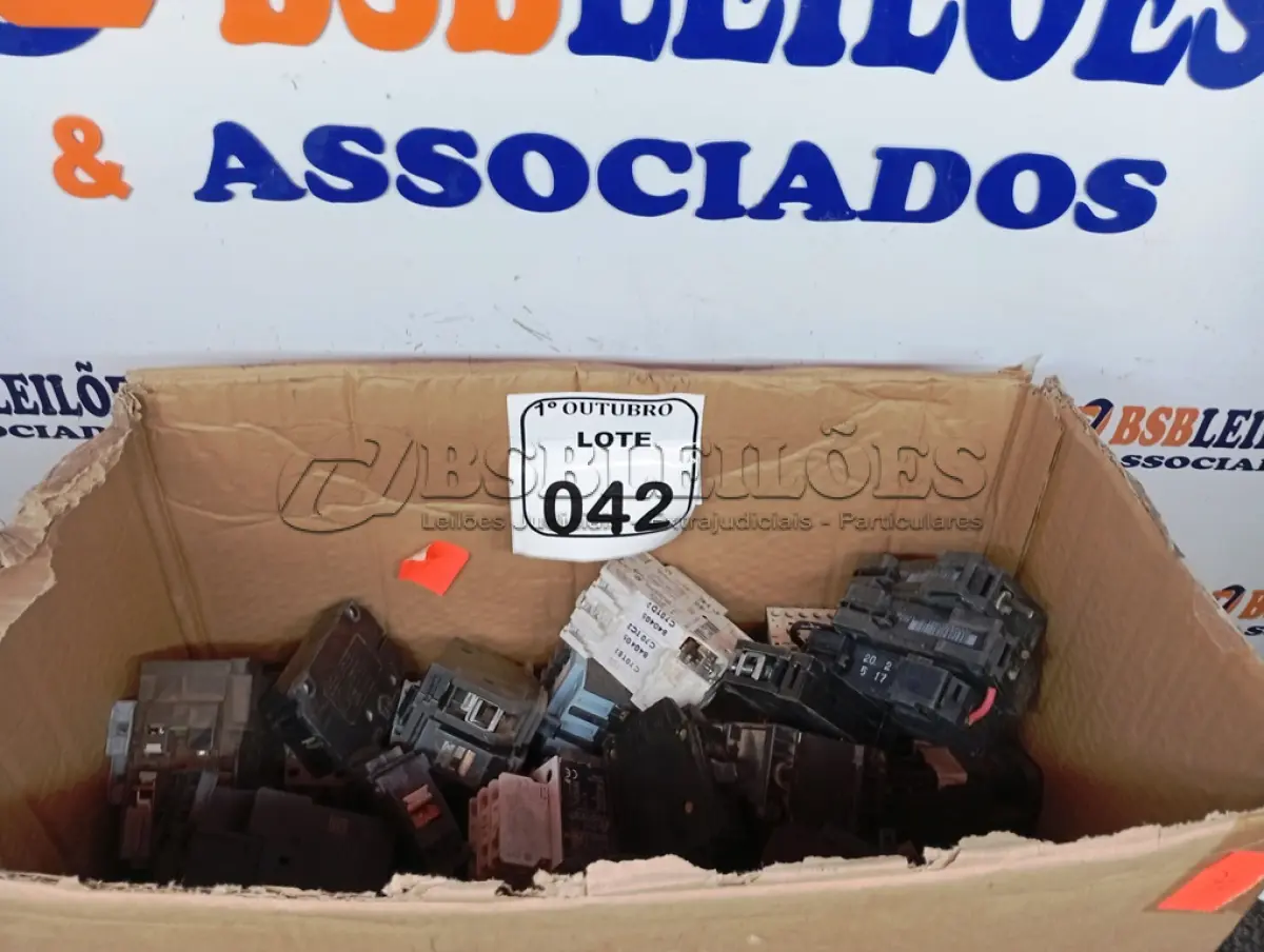 LOTE 042 - 01 LOTE COM DIVERSAS CHAVES CONTACTADORAS. (NO ESTADO) ATENÇÃO! FAZER A VISITAÇÃO ANTES DE ARREMATAR, NÃO SABEMOS SE FUNCIONA. LEILÃO NÃO TEM GARANTIA E NEM DEVOLUÇÃO, SUJEITO A POSSÍVEIS AVARIAS VISÍVEIS/OCULTAS E/OU AUSÊNCIA DE COMPONENTES.