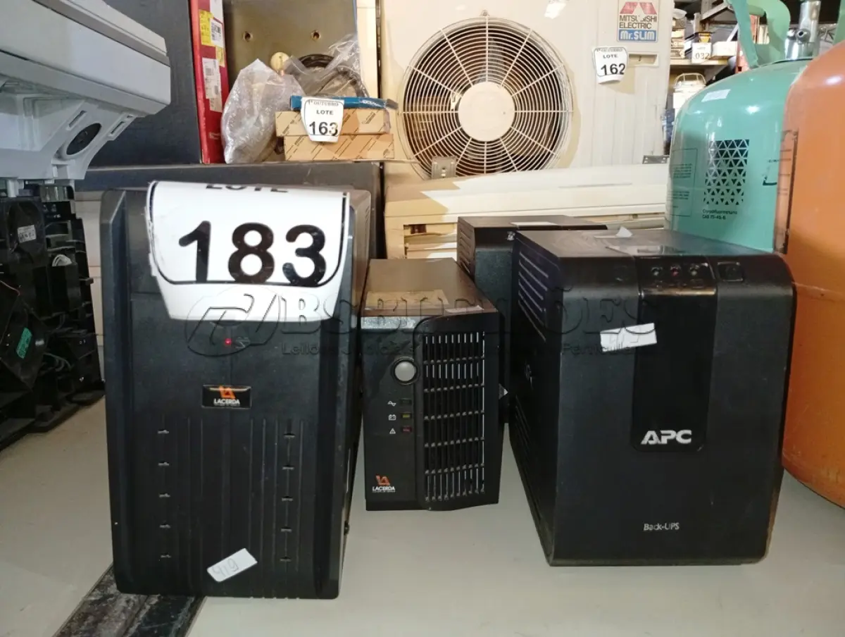 LOTE 183 - 01 LOTE COM 04 NOBREAKS MARCAS E MODELOS DIVERSOS. (NO ESTADO) ATENÇÃO! FAZER A VISITAÇÃO ANTES DE ARREMATAR, NÃO SABEMOS SE FUNCIONA. LEILÃO NÃO TEM GARANTIA E NEM DEVOLUÇÃO, SUJEITO A POSSÍVEIS AVARIAS VISÍVEIS/OCULTAS E/OU AUSÊNCIA DE COMPONENTES.