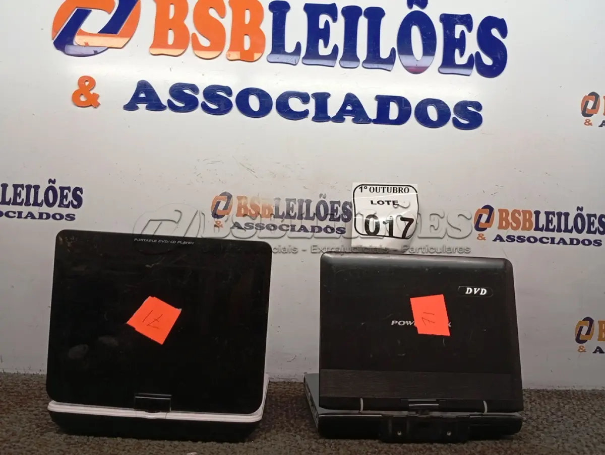 LOTE 017 - 02 DVDS PORTÁTEIS. (NO ESTADO) ATENÇÃO! FAZER A VISITAÇÃO ANTES DE ARREMATAR, NÃO SABEMOS SE FUNCIONA. LEILÃO NÃO TEM GARANTIA E NEM DEVOLUÇÃO, SUJEITO A POSSÍVEIS AVARIAS VISÍVEIS/OCULTAS E/OU AUSÊNCIA DE COMPONENTES.