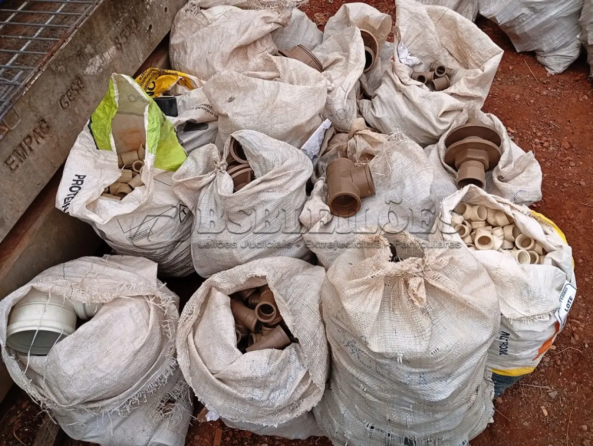 LOTE 540 - 01 LOTE COM CONEXÕES DIVERSAS. (NO ESTADO) ATENÇÃO! FAZER A VISITAÇÃO ANTES DE ARREMATAR, NÃO SABEMOS SE FUNCIONA. LEILÃO NÃO TEM GARANTIA E NEM DEVOLUÇÃO, SUJEITO A POSSÍVEIS AVARIAS VISÍVEIS/OCULTAS E/OU AUSÊNCIA DE COMPONENTES.