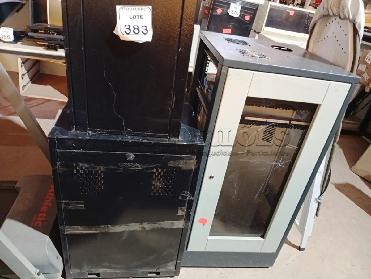 LOTE 383 - 03 ARMÁRIOS RACK VAZIOS PARA SERVIDOR. (NO ESTADO) ATENÇÃO! FAZER A VISITAÇÃO ANTES DE ARREMATAR, NÃO SABEMOS SE FUNCIONA. LEILÃO NÃO TEM GARANTIA E NEM DEVOLUÇÃO, SUJEITO A POSSÍVEIS AVARIAS VISÍVEIS/OCULTAS E/OU AUSÊNCIA DE COMPONENTES.