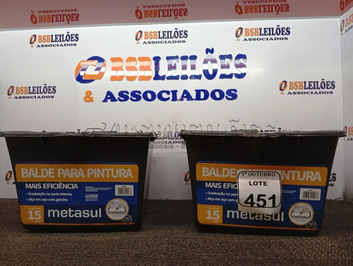 LOTE 451 - 02 BALDES P/ PINTURA. (NO ESTADO) ATENÇÃO! FAZER A VISITAÇÃO ANTES DE ARREMATAR, NÃO SABEMOS SE FUNCIONA. LEILÃO NÃO TEM GARANTIA E NEM DEVOLUÇÃO, SUJEITO A POSSÍVEIS AVARIAS VISÍVEIS/OCULTAS E/OU AUSÊNCIA DE COMPONENTES.