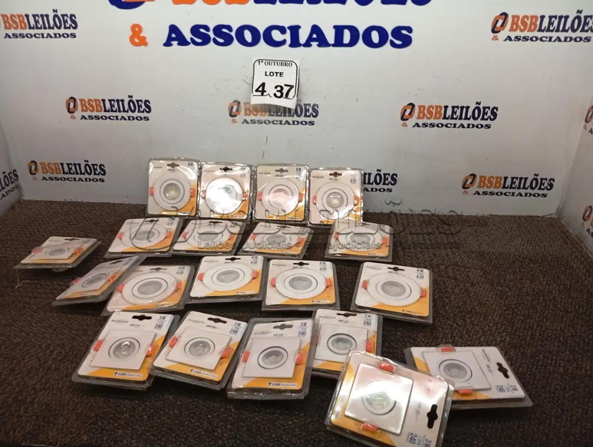 LOTE 437 - 12 LUMINARIAS DE INBUTIR 35W. (NO ESTADO) ATENÇÃO! FAZER A VISITAÇÃO ANTES DE ARREMATAR, NÃO SABEMOS SE FUNCIONA. LEILÃO NÃO TEM GARANTIA E NEM DEVOLUÇÃO, SUJEITO A POSSÍVEIS AVARIAS VISÍVEIS/OCULTAS E/OU AUSÊNCIA DE COMPONENTES.