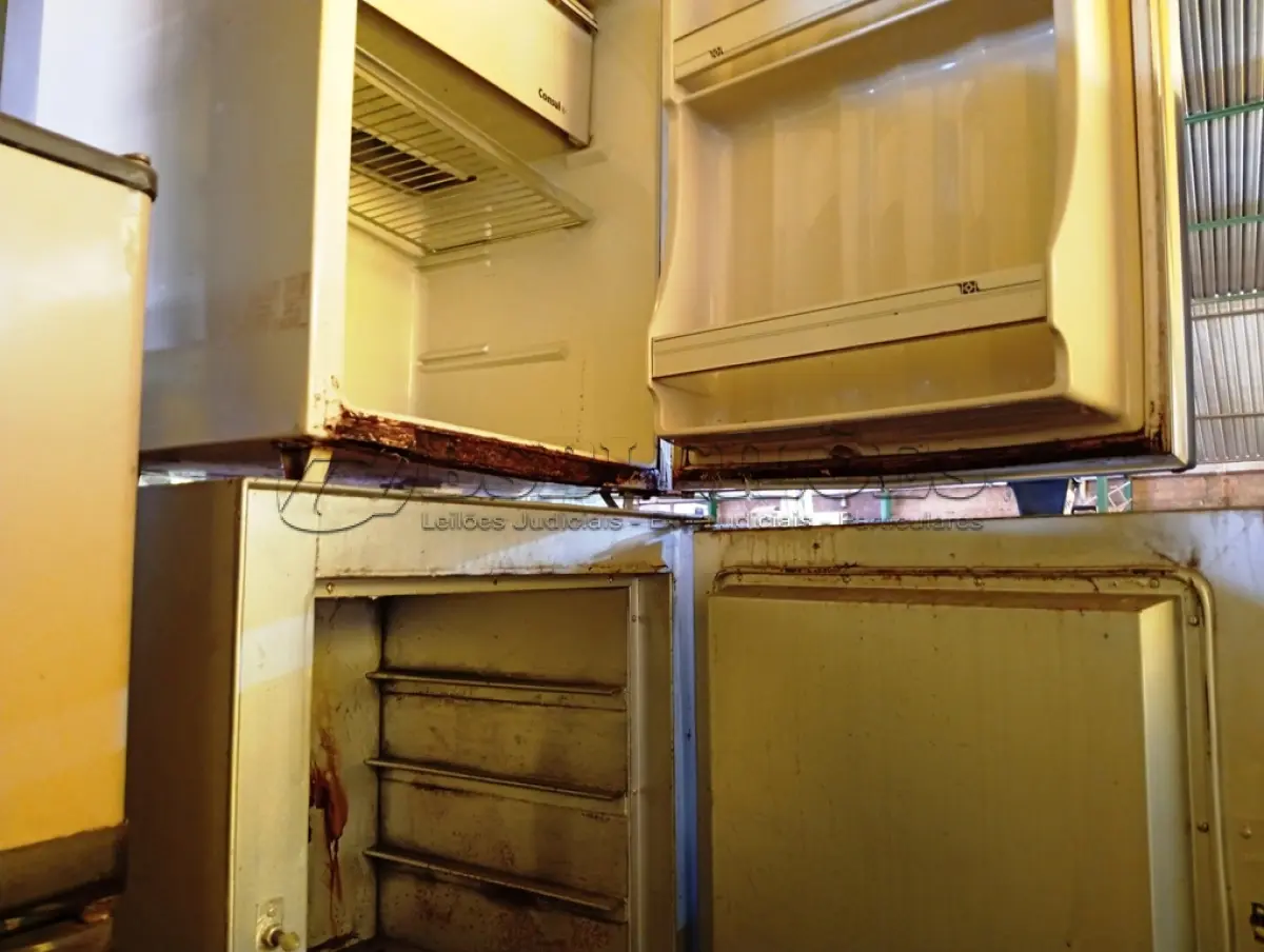LOTE 339 - 01 ESTUFA PARA A ESTERILIZAÇÃO MARCA FAME E 01 FRIGOBAR MARCA CONSUL. (NO ESTADO) ATENÇÃO! FAZER A VISITAÇÃO ANTES DE ARREMATAR, NÃO SABEMOS SE FUNCIONA. LEILÃO NÃO TEM GARANTIA E NEM DEVOLUÇÃO, SUJEITO A POSSÍVEIS AVARIAS VISÍVEIS/OCULTAS E/OU AUSÊNCIA DE COMPONENTES.