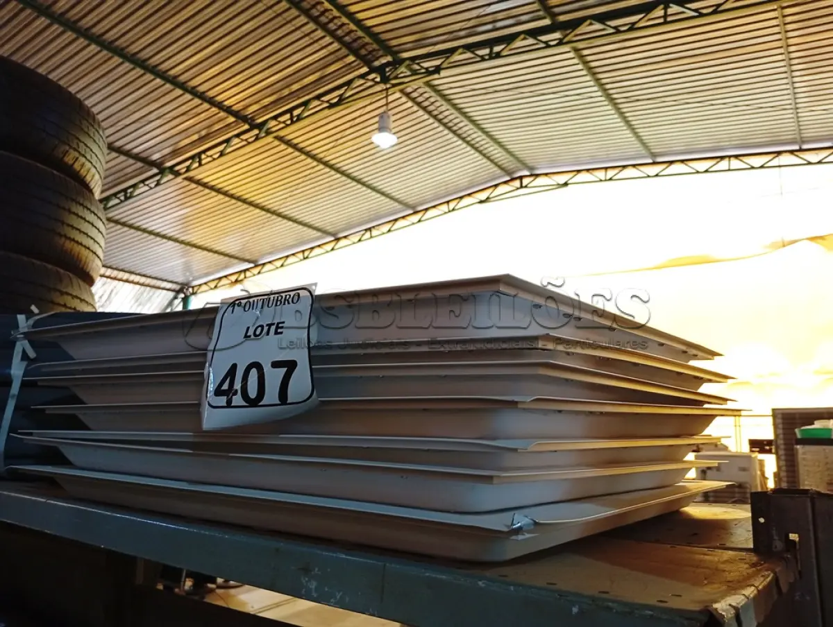 LOTE 407 - 07 PAINÉIS DE LED. (NO ESTADO) ATENÇÃO! FAZER A VISITAÇÃO ANTES DE ARREMATAR, NÃO SABEMOS SE FUNCIONA. LEILÃO NÃO TEM GARANTIA E NEM DEVOLUÇÃO, SUJEITO A POSSÍVEIS AVARIAS VISÍVEIS/OCULTAS E/OU AUSÊNCIA DE COMPONENTES.