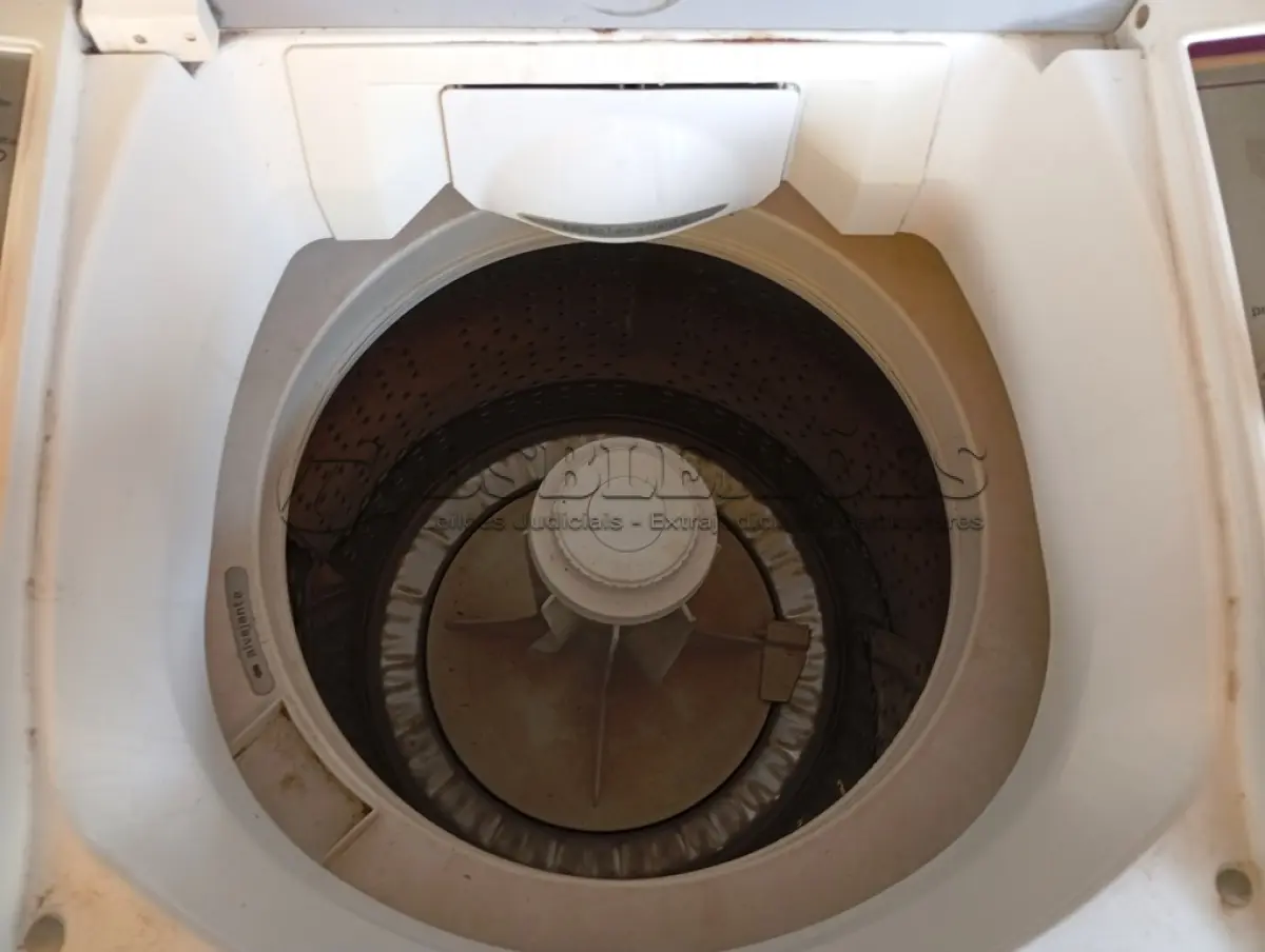 LOTE 496 - 01 MÁQUINA DE LAVAR ROUPAS BRASTEMP. (NO ESTADO) ATENÇÃO! FAZER A VISITAÇÃO ANTES DE ARREMATAR, NÃO SABEMOS SE FUNCIONA. LEILÃO NÃO TEM GARANTIA E NEM DEVOLUÇÃO, SUJEITO A POSSÍVEIS AVARIAS VISÍVEIS/OCULTAS E/OU AUSÊNCIA DE COMPONENTES.