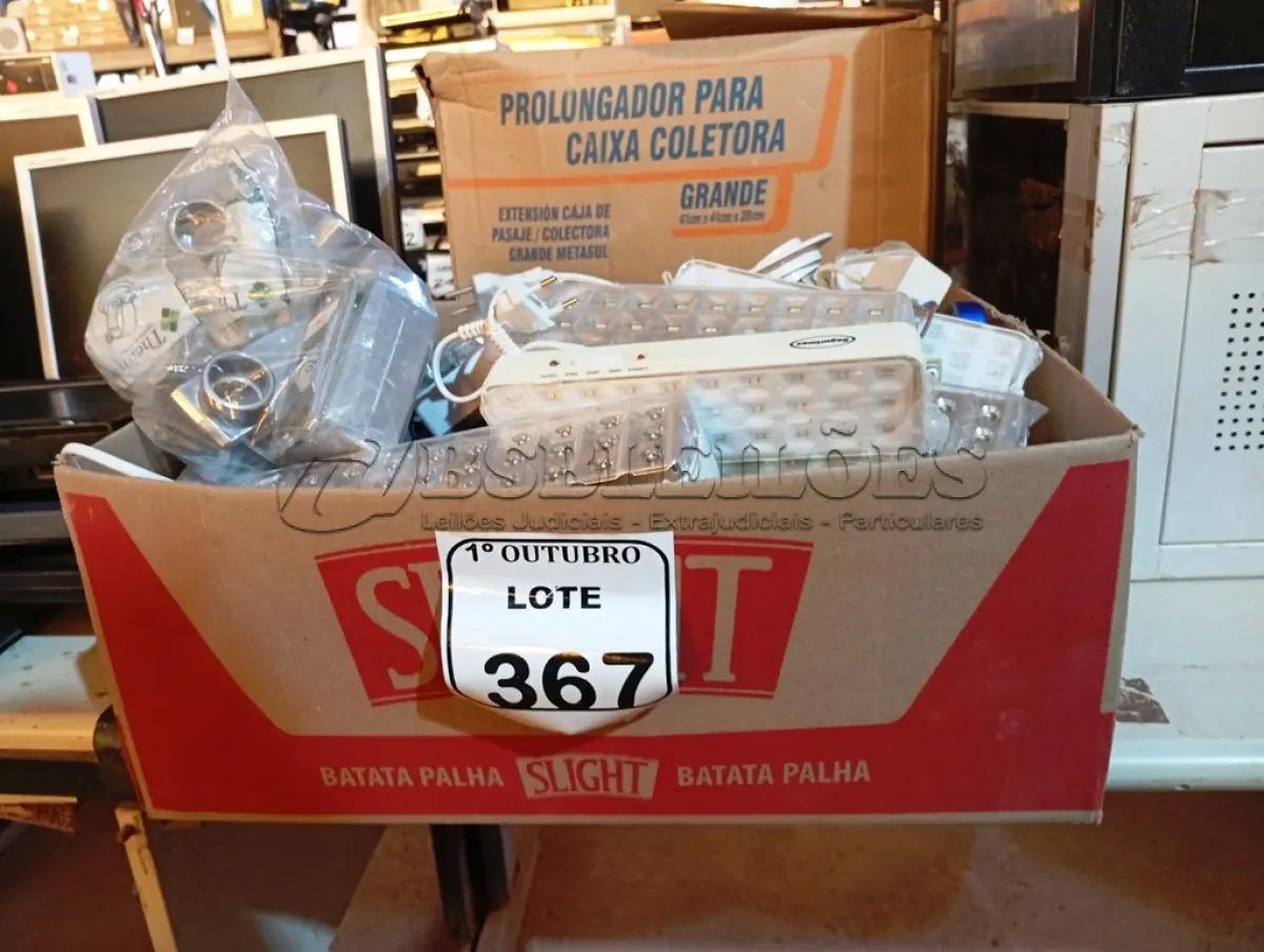 LOTE 367 - 01 LOTE C/ LUMINÁRIAS DIVERSAS E MATERIAIS DE ELÉTRICA. (NO ESTADO) ATENÇÃO! FAZER A VISITAÇÃO ANTES DE ARREMATAR, NÃO SABEMOS SE FUNCIONA. LEILÃO NÃO TEM GARANTIA E NEM DEVOLUÇÃO, SUJEITO A POSSÍVEIS AVARIAS VISÍVEIS/OCULTAS E/OU AUSÊNCIA DE COMPONENTES.