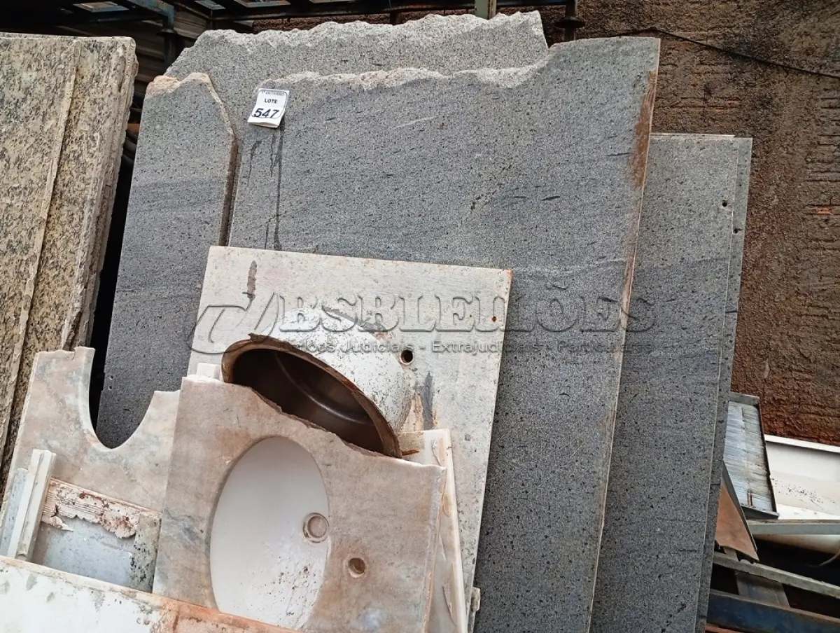 LOTE 547 - 07 PEDRAS GRANDES E 02 PIAS EM PEDRA. (NO ESTADO) ATENÇÃO! FAZER A VISITAÇÃO ANTES DE ARREMATAR, NÃO SABEMOS SE FUNCIONA. LEILÃO NÃO TEM GARANTIA E NEM DEVOLUÇÃO, SUJEITO A POSSÍVEIS AVARIAS VISÍVEIS/OCULTAS E/OU AUSÊNCIA DE COMPONENTES.