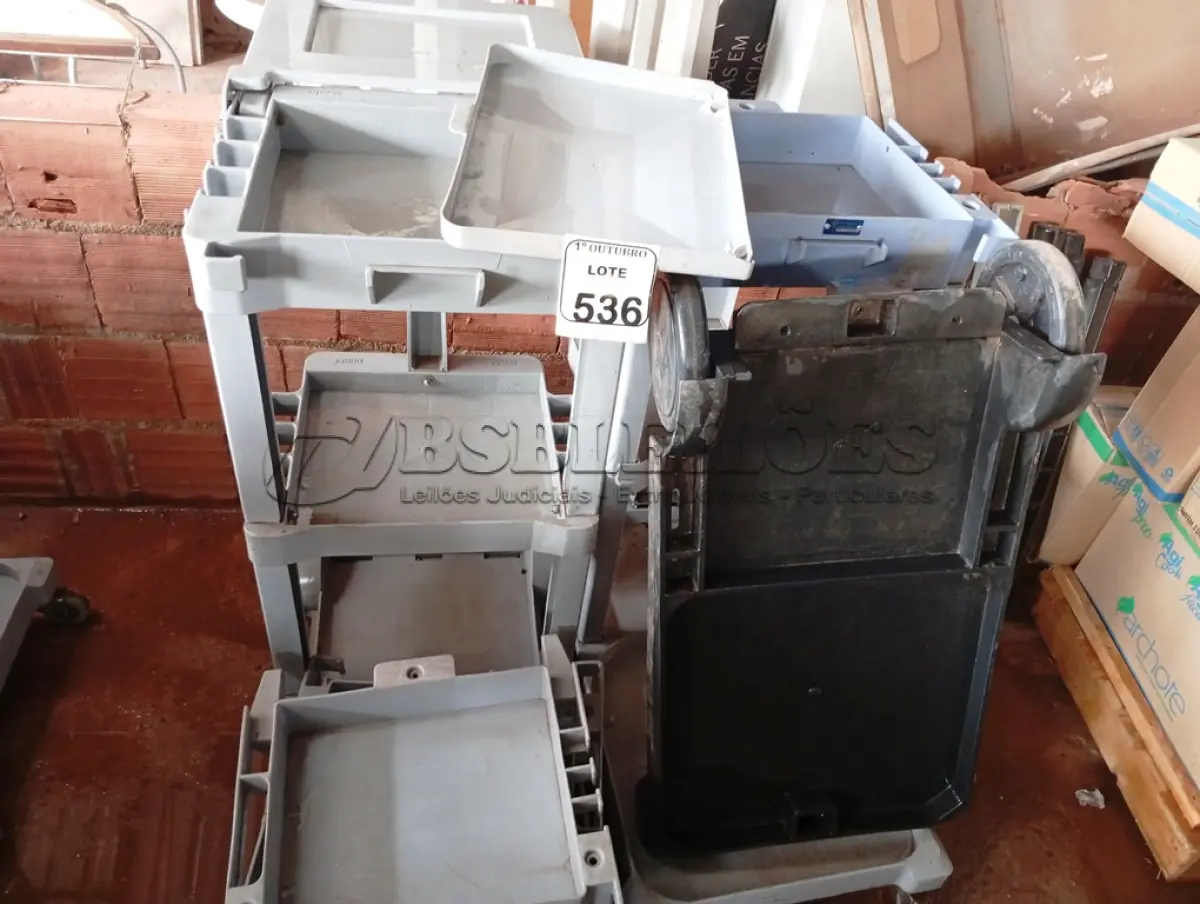 LOTE 536 - 03 CARRINHOS P/ LIMPEZA INCOMPLETOS. (NO ESTADO) ATENÇÃO! FAZER A VISITAÇÃO ANTES DE ARREMATAR, NÃO SABEMOS SE FUNCIONA. LEILÃO NÃO TEM GARANTIA E NEM DEVOLUÇÃO, SUJEITO A POSSÍVEIS AVARIAS VISÍVEIS/OCULTAS E/OU AUSÊNCIA DE COMPONENTES.