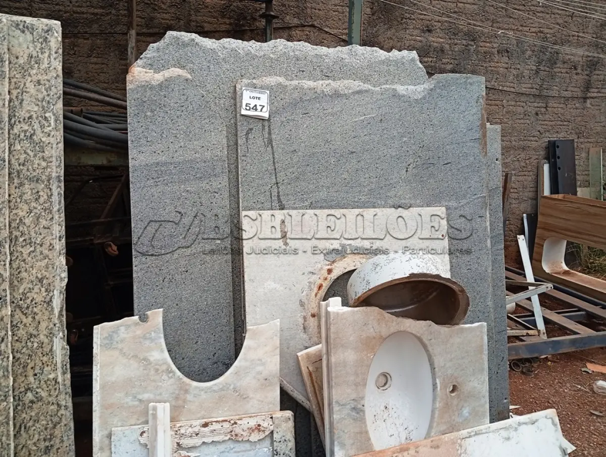 LOTE 547 - 07 PEDRAS GRANDES E 02 PIAS EM PEDRA. (NO ESTADO) ATENÇÃO! FAZER A VISITAÇÃO ANTES DE ARREMATAR, NÃO SABEMOS SE FUNCIONA. LEILÃO NÃO TEM GARANTIA E NEM DEVOLUÇÃO, SUJEITO A POSSÍVEIS AVARIAS VISÍVEIS/OCULTAS E/OU AUSÊNCIA DE COMPONENTES.