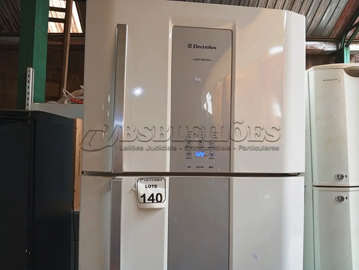 LOTE 140 - 01GELADEIRA MARCA ELECTROLUX 220v MODELO DF80. (NO ESTADO) ATENÇÃO! FAZER A VISITAÇÃO ANTES DE ARREMATAR, NÃO SABEMOS SE FUNCIONA. LEILÃO NÃO TEM GARANTIA E NEM DEVOLUÇÃO, SUJEITO A POSSÍVEIS AVARIAS VISÍVEIS/OCULTAS E/OU AUSÊNCIA DE COMPONENTES.
