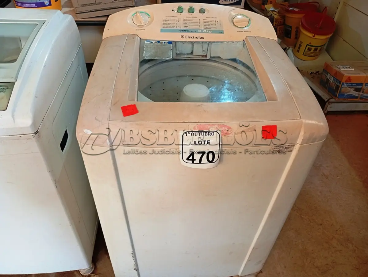 LOTE 470 - 01 MÁQUINA DE LAVAR ROUPAS ELECTROLUX. (NO ESTADO) ATENÇÃO! FAZER A VISITAÇÃO ANTES DE ARREMATAR, NÃO SABEMOS SE FUNCIONA. LEILÃO NÃO TEM GARANTIA E NEM DEVOLUÇÃO, SUJEITO A POSSÍVEIS AVARIAS VISÍVEIS/OCULTAS E/OU AUSÊNCIA DE COMPONENTES.