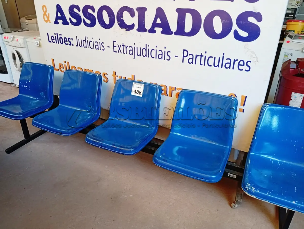 LOTE 488 - 01 LONGARINA. (NO ESTADO) ATENÇÃO! FAZER A VISITAÇÃO ANTES DE ARREMATAR, NÃO SABEMOS SE FUNCIONA. LEILÃO NÃO TEM GARANTIA E NEM DEVOLUÇÃO, SUJEITO A POSSÍVEIS AVARIAS VISÍVEIS/OCULTAS E/OU AUSÊNCIA DE COMPONENTES.