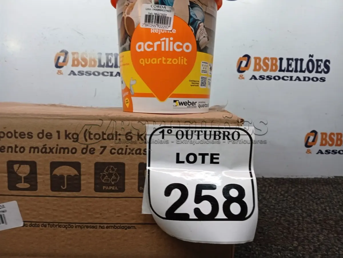 LOTE 258 - 06 REJUNTES ACRÍLICO NA COR CORDA DE 1KG CADA E 01 PAR DE LUVAS DE PANO. (NO ESTADO) ATENÇÃO! FAZER A VISITAÇÃO ANTES DE ARREMATAR, NÃO SABEMOS SE FUNCIONA. LEILÃO NÃO TEM GARANTIA E NEM DEVOLUÇÃO, SUJEITO A POSSÍVEIS AVARIAS VISÍVEIS/OCULTAS E/OU AUSÊNCIA DE COMPONENTES.