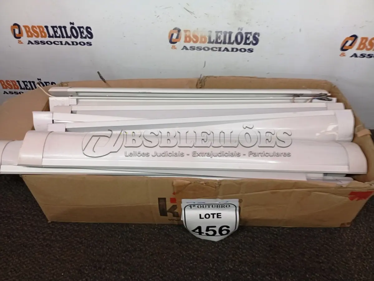 LOTE 456 - 01 LOTE C/ DIVERSAS LÂMPADAS DE LED. (NO ESTADO) ATENÇÃO! FAZER A VISITAÇÃO ANTES DE ARREMATAR, NÃO SABEMOS SE FUNCIONA. LEILÃO NÃO TEM GARANTIA E NEM DEVOLUÇÃO, SUJEITO A POSSÍVEIS AVARIAS VISÍVEIS/OCULTAS E/OU AUSÊNCIA DE COMPONENTES.