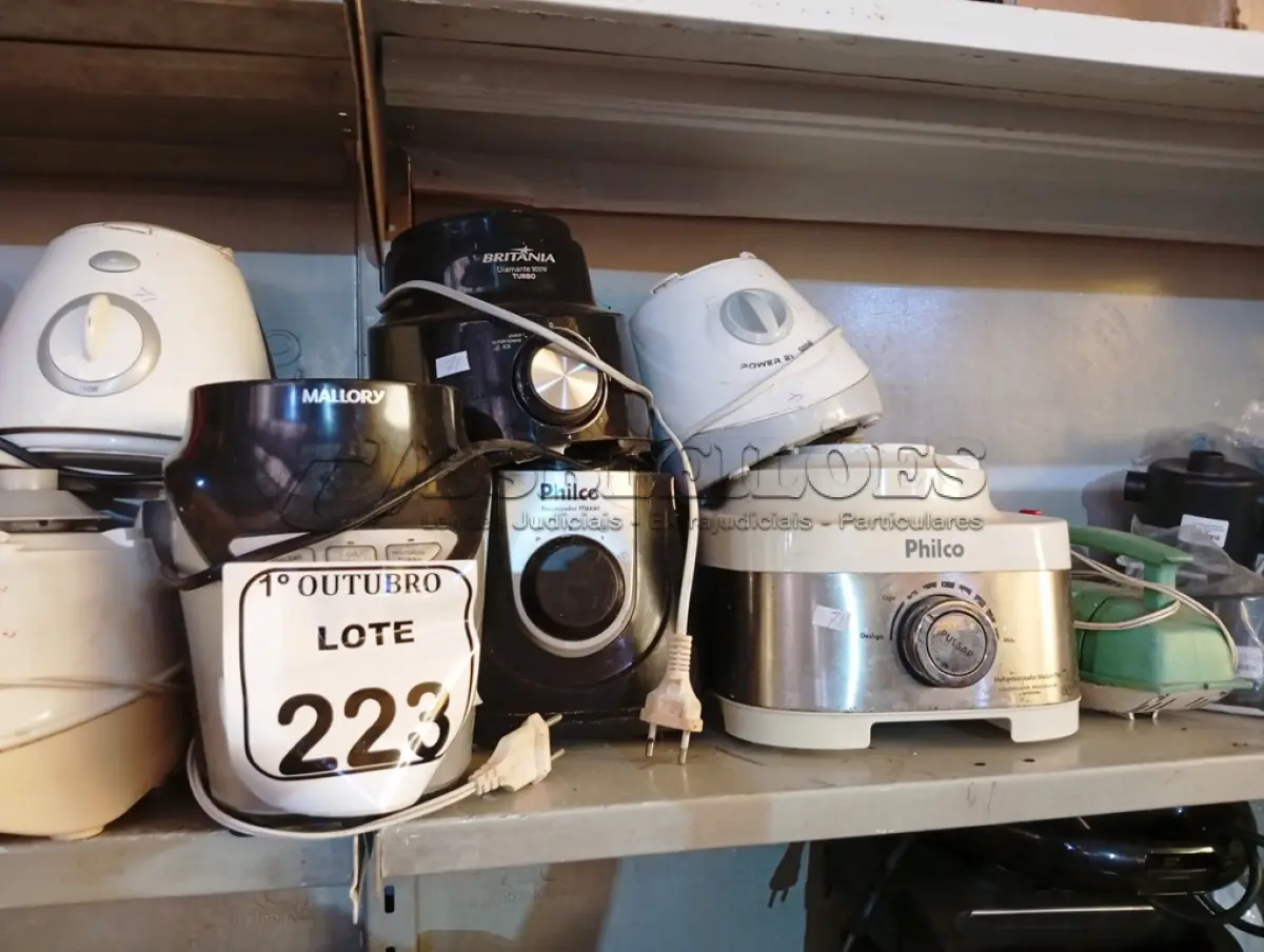 LOTE 223 - 01 LOTE C/DIVERSAS BASES DE LIQUIDIFICADORES MARCAS E MODELOS DIVERSOS. (NO ESTADO) ATENÇÃO! FAZER A VISITAÇÃO ANTES DE ARREMATAR, NÃO SABEMOS SE FUNCIONA. LEILÃO NÃO TEM GARANTIA E NEM DEVOLUÇÃO, SUJEITO A POSSÍVEIS AVARIAS VISÍVEIS/OCULTAS E/OU AUSÊNCIA DE COMPONENTES.