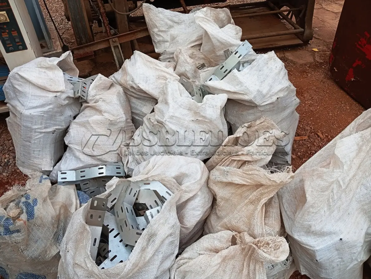LOTE 541 - 01 LOTE COM PEÇAS PARA ELETROCALHAS. (NO ESTADO) ATENÇÃO! FAZER A VISITAÇÃO ANTES DE ARREMATAR, NÃO SABEMOS SE FUNCIONA. LEILÃO NÃO TEM GARANTIA E NEM DEVOLUÇÃO, SUJEITO A POSSÍVEIS AVARIAS VISÍVEIS/OCULTAS E/OU AUSÊNCIA DE COMPONENTES.