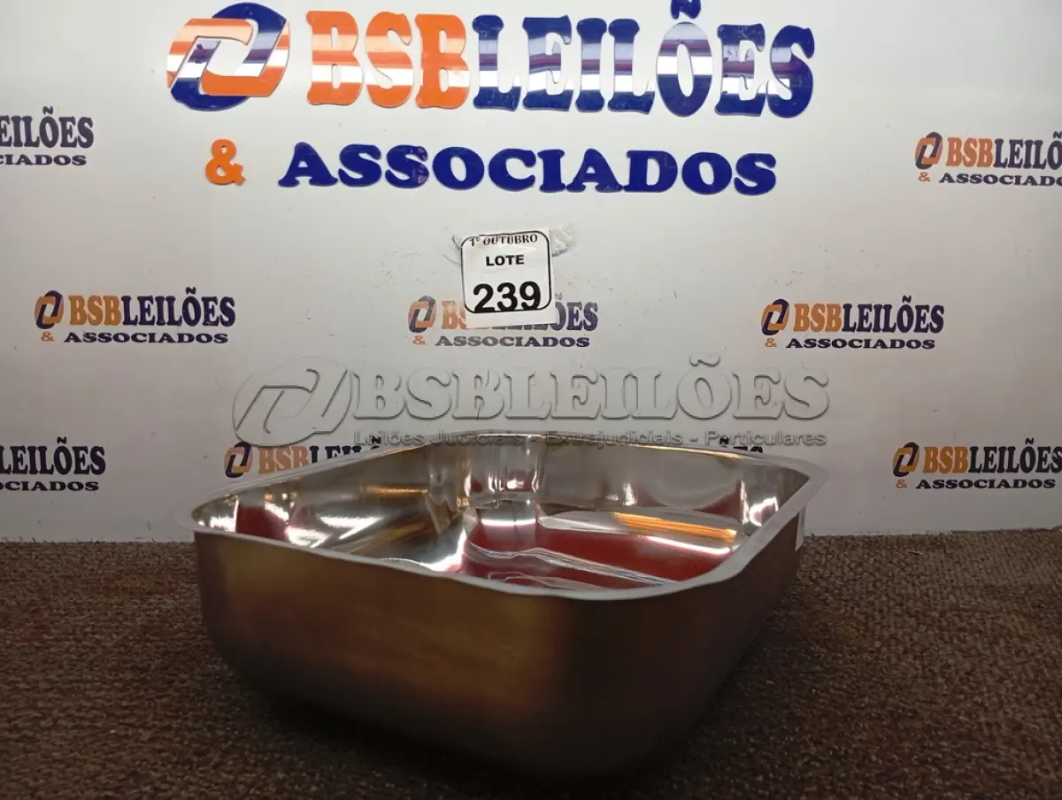 LOTE 239 - 01 CUBA EM AÇO INOX 400X340X140MM. (NO ESTADO) ATENÇÃO! FAZER A VISITAÇÃO ANTES DE ARREMATAR, NÃO SABEMOS SE FUNCIONA. LEILÃO NÃO TEM GARANTIA E NEM DEVOLUÇÃO, SUJEITO A POSSÍVEIS AVARIAS VISÍVEIS/OCULTAS E/OU AUSÊNCIA DE COMPONENTES.
