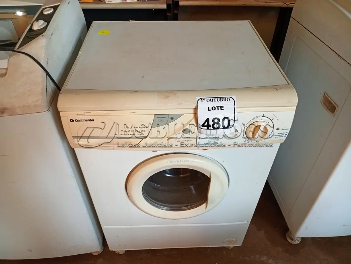 LOTE 480 - 01 MÁQUINA DE LAVAR ROUPAS CONTINENTAL. (NO ESTADO) ATENÇÃO! FAZER A VISITAÇÃO ANTES DE ARREMATAR, NÃO SABEMOS SE FUNCIONA. LEILÃO NÃO TEM GARANTIA E NEM DEVOLUÇÃO, SUJEITO A POSSÍVEIS AVARIAS VISÍVEIS/OCULTAS E/OU AUSÊNCIA DE COMPONENTES.