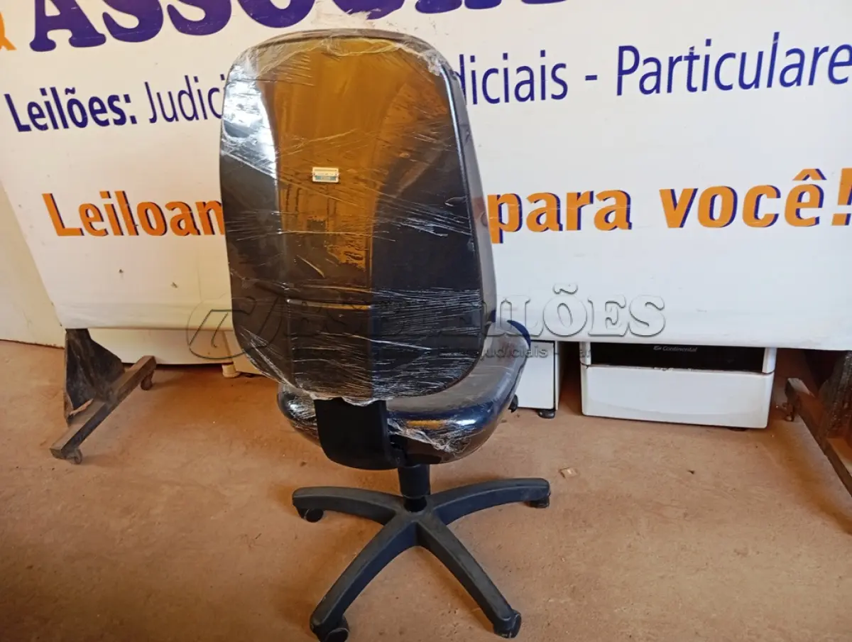 LOTE 499 - 01 CADEIRA SEM BRAÇO. (NO ESTADO) ATENÇÃO! FAZER A VISITAÇÃO ANTES DE ARREMATAR, NÃO SABEMOS SE FUNCIONA. LEILÃO NÃO TEM GARANTIA E NEM DEVOLUÇÃO, SUJEITO A POSSÍVEIS AVARIAS VISÍVEIS/OCULTAS E/OU AUSÊNCIA DE COMPONENTES.