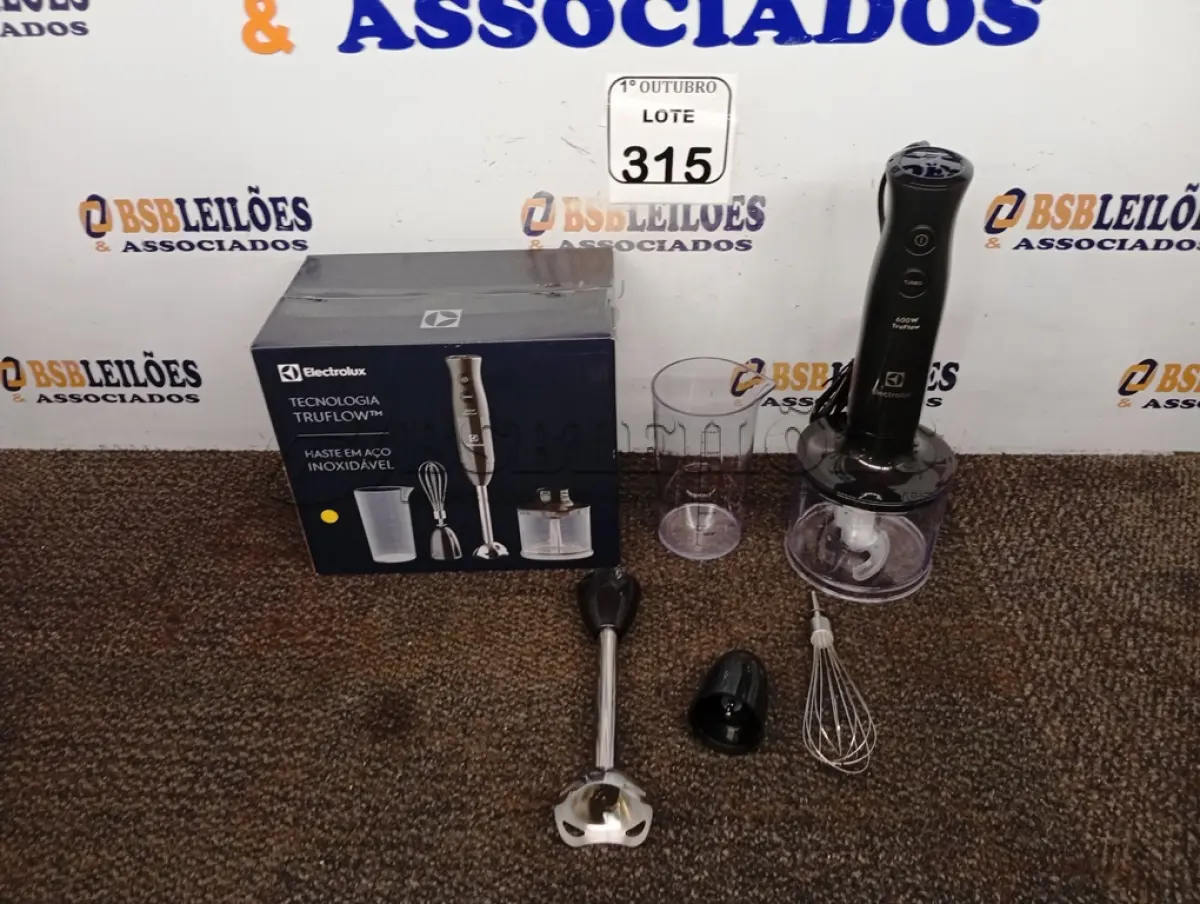 LOTE 315 - 01 MIXER ELECTROLUX EM INOX COR CINZA 110V. (NOVO). (NO ESTADO) ATENÇÃO! FAZER A VISITAÇÃO ANTES DE ARREMATAR, NÃO SABEMOS SE FUNCIONA. LEILÃO NÃO TEM GARANTIA E NEM DEVOLUÇÃO, SUJEITO A POSSÍVEIS AVARIAS VISÍVEIS/OCULTAS E/OU AUSÊNCIA DE COMPONENTES.