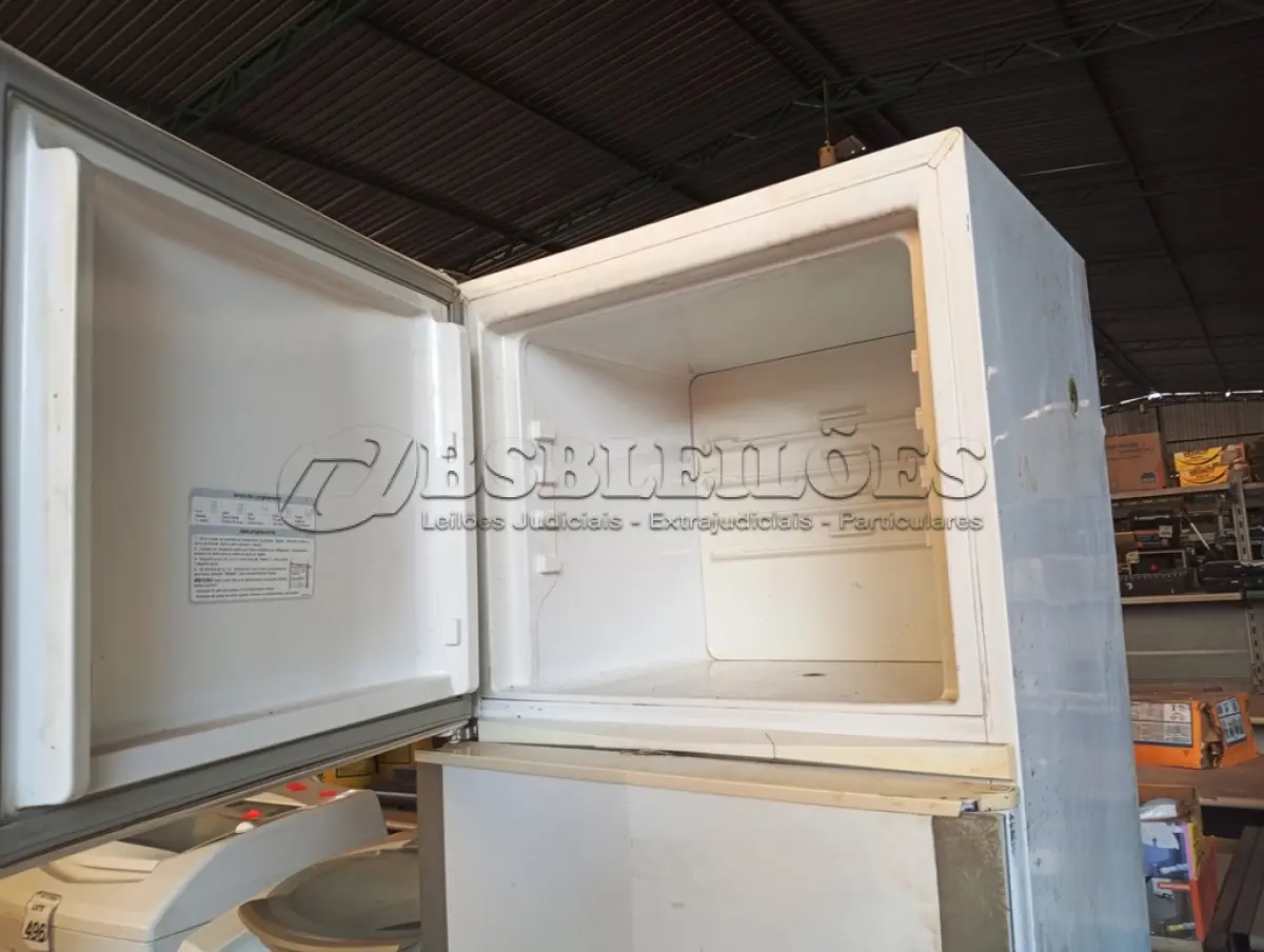 LOTE 487 - 01 GELADEIRA BRASTEMP. (NO ESTADO) ATENÇÃO! FAZER A VISITAÇÃO ANTES DE ARREMATAR, NÃO SABEMOS SE FUNCIONA. LEILÃO NÃO TEM GARANTIA E NEM DEVOLUÇÃO, SUJEITO A POSSÍVEIS AVARIAS VISÍVEIS/OCULTAS E/OU AUSÊNCIA DE COMPONENTES.