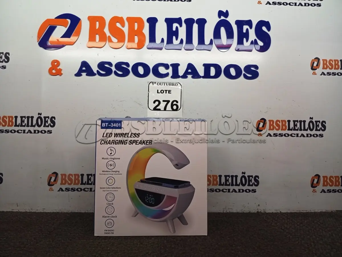 LOTE 276 - 01 LED WIRELLES CHARGING SPEAKER. LUMINÁRIA DE MESA RGB CAIXA DE SOM CARREGADOR POR INDUÇÃO DESPERTADOR RÁDIO RELÓGIO.  (NO ESTADO) ATENÇÃO! FAZER A VISITAÇÃO ANTES DE ARREMATAR, NÃO SABEMOS SE FUNCIONA. LEILÃO NÃO TEM GARANTIA E NEM DEVOLUÇÃO, SUJEITO A POSSÍVEIS AVARIAS VISÍVEIS/OCULTAS E/OU AUSÊNCIA DE COMPONENTES.