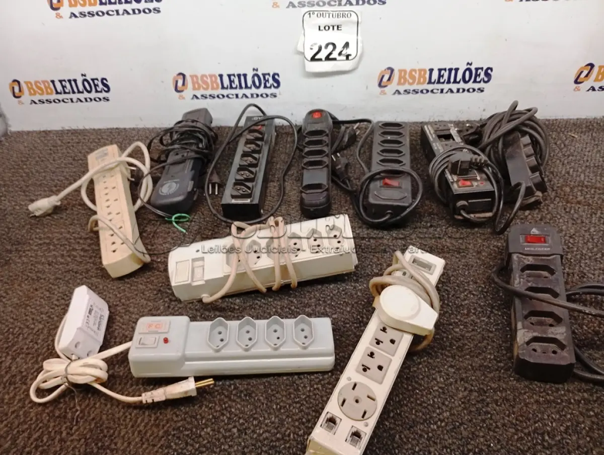 LOTE 224 - 01 LOTE C/DIVERSAS RÉGUAS DE ENERGIAS. (NO ESTADO) ATENÇÃO! FAZER A VISITAÇÃO ANTES DE ARREMATAR, NÃO SABEMOS SE FUNCIONA. LEILÃO NÃO TEM GARANTIA E NEM DEVOLUÇÃO, SUJEITO A POSSÍVEIS AVARIAS VISÍVEIS/OCULTAS E/OU AUSÊNCIA DE COMPONENTES.