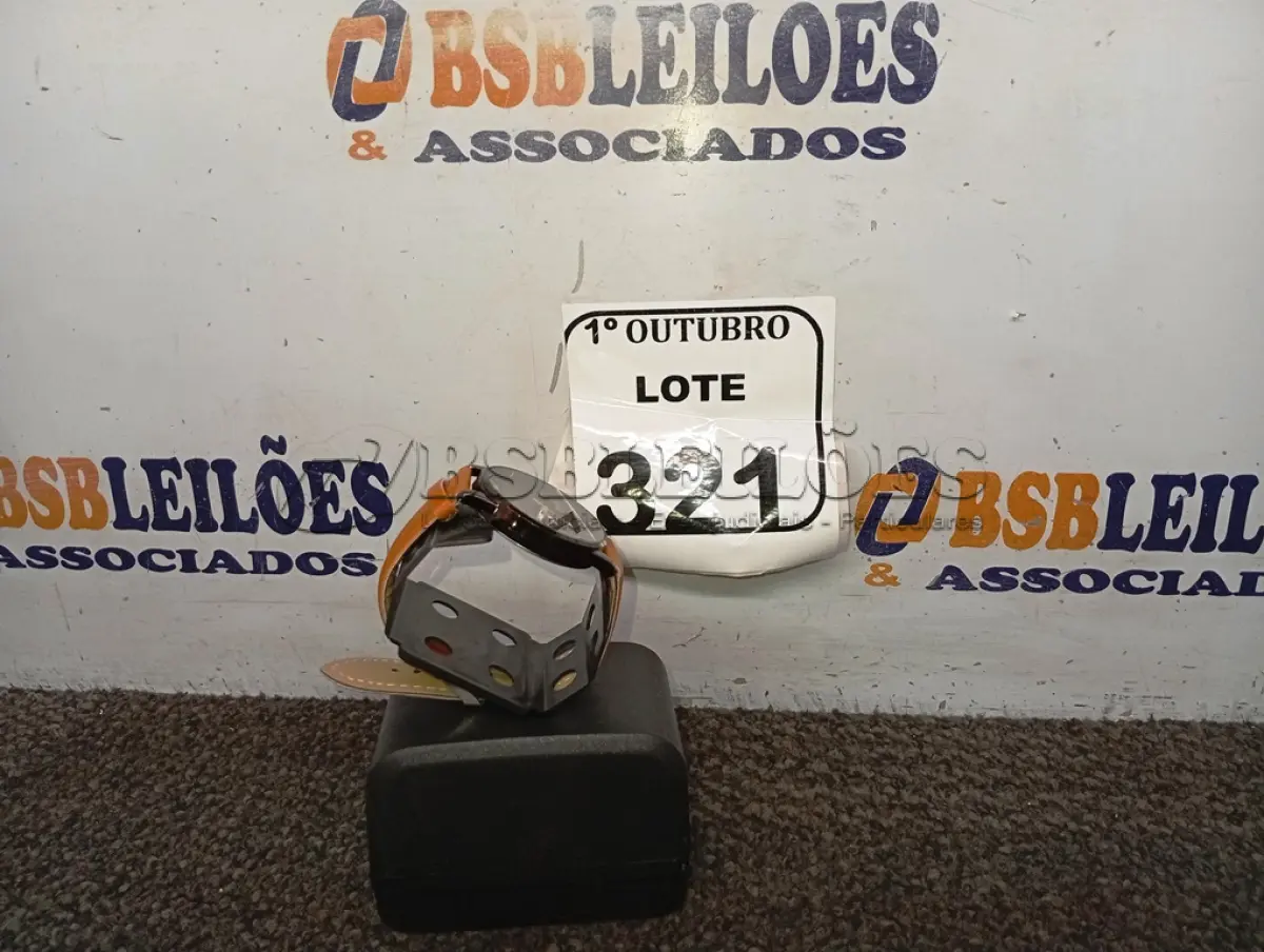 LOTE 321 - 01 RELÓGIO DE PULSO. (NO ESTADO) ATENÇÃO! FAZER A VISITAÇÃO ANTES DE ARREMATAR, NÃO SABEMOS SE FUNCIONA. LEILÃO NÃO TEM GARANTIA E NEM DEVOLUÇÃO, SUJEITO A POSSÍVEIS AVARIAS VISÍVEIS/OCULTAS E/OU AUSÊNCIA DE COMPONENTES.