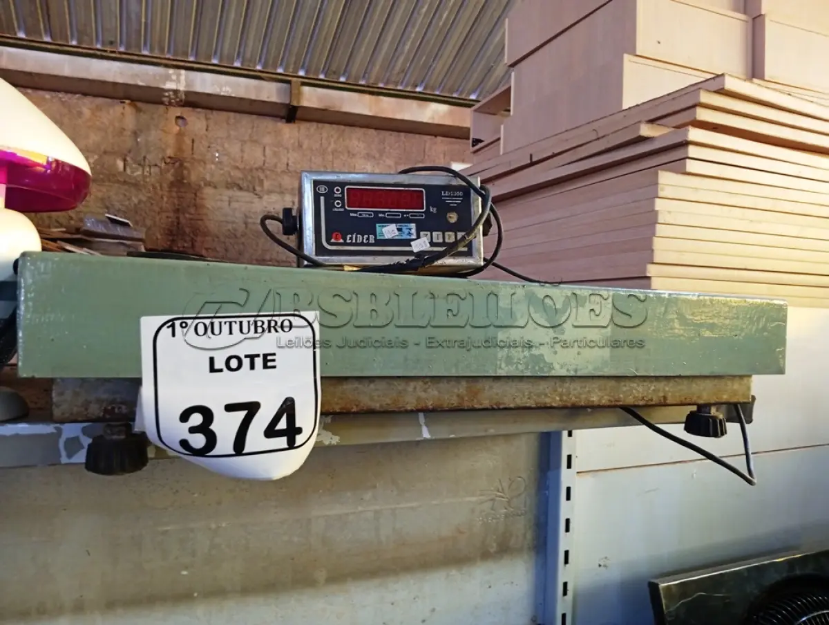 LOTE 374 - 01 BALANÇA DIGITAL MARCA LÍDER, CAPACIDADE MÁXIMA 150KG. (NO ESTADO) ATENÇÃO! FAZER A VISITAÇÃO ANTES DE ARREMATAR, NÃO SABEMOS SE FUNCIONA. LEILÃO NÃO TEM GARANTIA E NEM DEVOLUÇÃO, SUJEITO A POSSÍVEIS AVARIAS VISÍVEIS/OCULTAS E/OU AUSÊNCIA DE COMPONENTES.