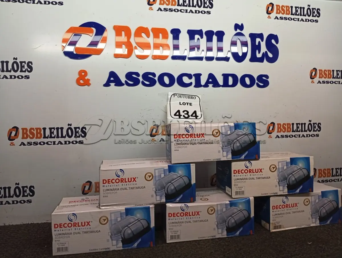LOTE 434 - 06 LUMINÁRIAS OVAIS TARTARUGA. (NO ESTADO) ATENÇÃO! FAZER A VISITAÇÃO ANTES DE ARREMATAR, NÃO SABEMOS SE FUNCIONA. LEILÃO NÃO TEM GARANTIA E NEM DEVOLUÇÃO, SUJEITO A POSSÍVEIS AVARIAS VISÍVEIS/OCULTAS E/OU AUSÊNCIA DE COMPONENTES.