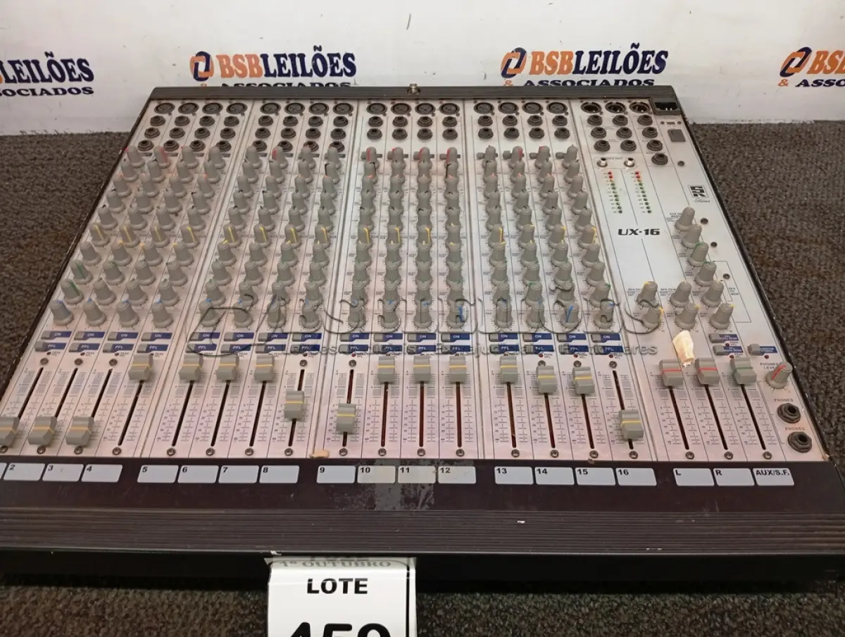 LOTE 459 - 01 MESA DE SOM 16 CANAIS MARCA STANER MODELO UX-16. (NO ESTADO) ATENÇÃO! FAZER A VISITAÇÃO ANTES DE ARREMATAR, NÃO SABEMOS SE FUNCIONA. LEILÃO NÃO TEM GARANTIA E NEM DEVOLUÇÃO, SUJEITO A POSSÍVEIS AVARIAS VISÍVEIS/OCULTAS E/OU AUSÊNCIA DE COMPONENTES.