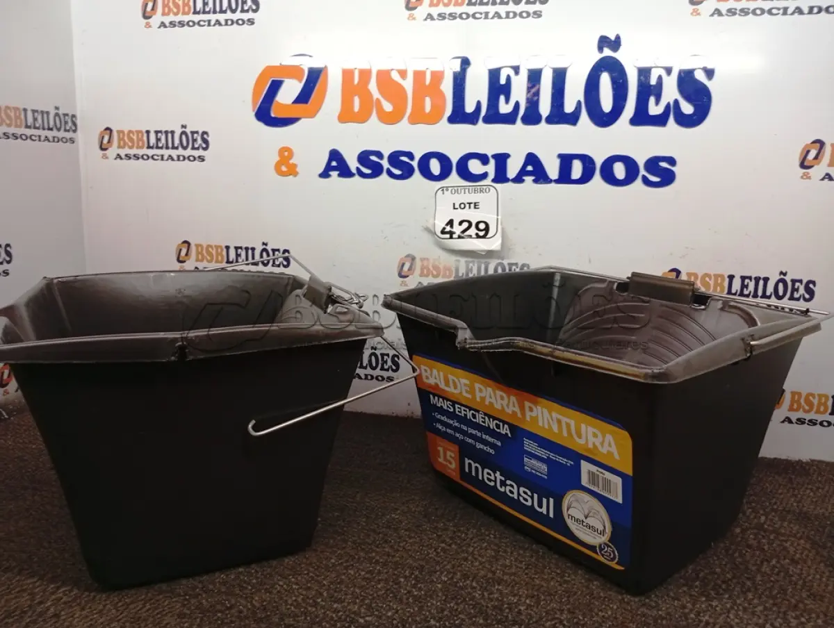 LOTE 429 - 02 BALDES P/ PINTURA. (NO ESTADO) ATENÇÃO! FAZER A VISITAÇÃO ANTES DE ARREMATAR, NÃO SABEMOS SE FUNCIONA. LEILÃO NÃO TEM GARANTIA E NEM DEVOLUÇÃO, SUJEITO A POSSÍVEIS AVARIAS VISÍVEIS/OCULTAS E/OU AUSÊNCIA DE COMPONENTES.