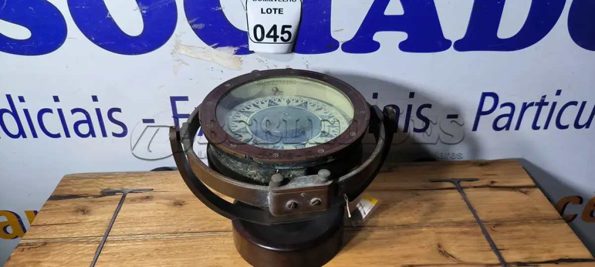 LOTE 045 - 01 BÚSSOLA JAPONESA DE NAVIO. (NO ESTADO)
