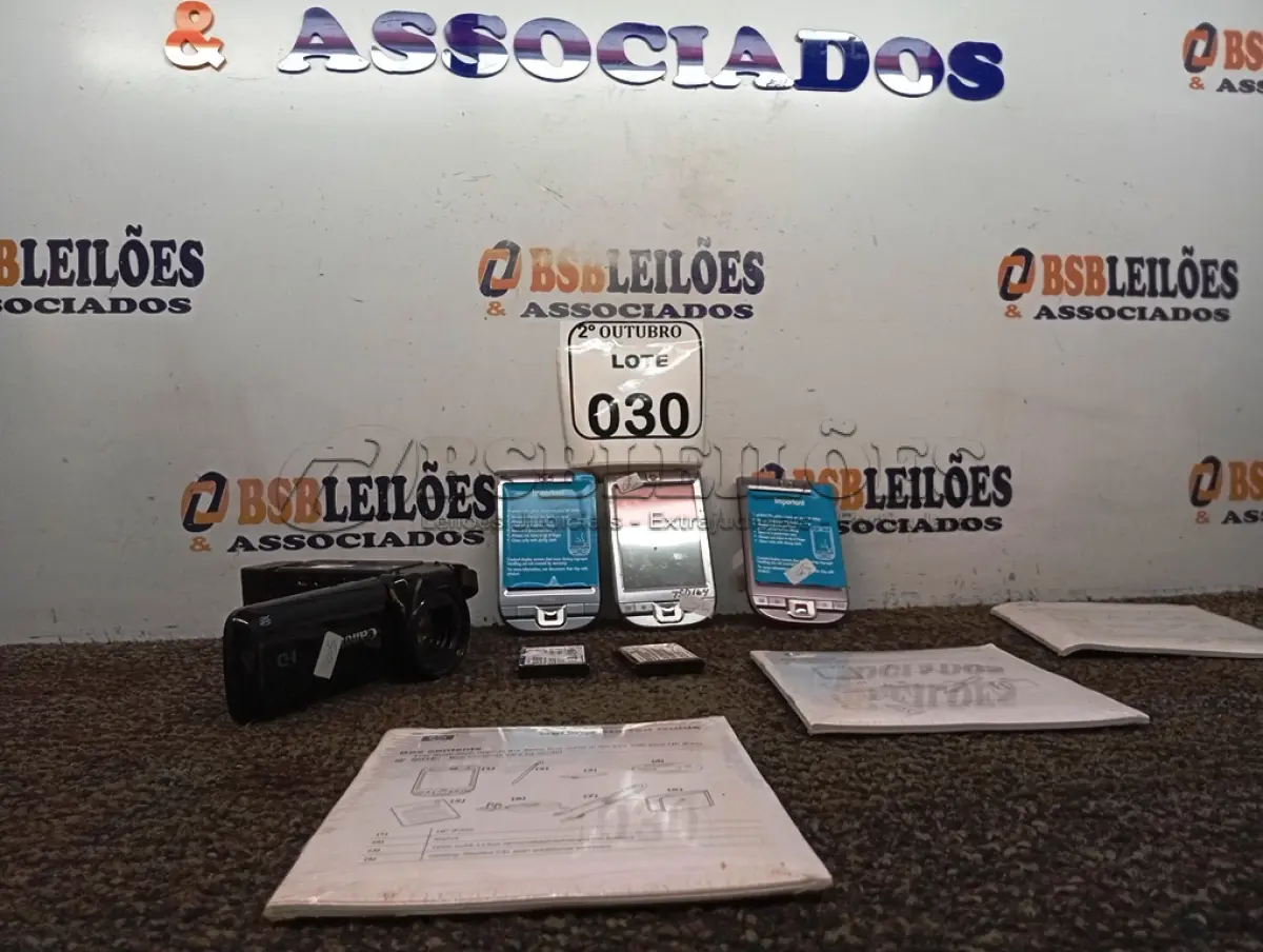 LOTE 030 - 01 FILMADORA E 03 IPACS. (NO ESTADO) ATENÇÃO! FAZER A VISITAÇÃO ANTES DE ARREMATAR, NÃO SABEMOS SE FUNCIONA. LEILÃO NÃO TEM GARANTIA E NEM DEVOLUÇÃO, SUJEITO A POSSÍVEIS AVARIAS VISÍVEIS/OCULTAS E/OU AUSÊNCIA DE COMPONENTES.