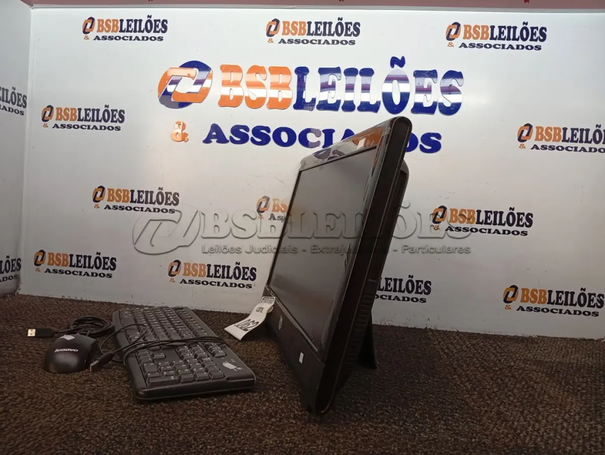 LOTE 062 - 01 PC ALL IN ONE MARCA HP COM TECLADO E MOUSE. (NO ESTADO) ATENÇÃO! FAZER A VISITAÇÃO ANTES DE ARREMATAR, NÃO SABEMOS SE FUNCIONA. LEILÃO NÃO TEM GARANTIA E NEM DEVOLUÇÃO, SUJEITO A POSSÍVEIS AVARIAS VISÍVEIS/OCULTAS E/OU AUSÊNCIA DE COMPONENTES.