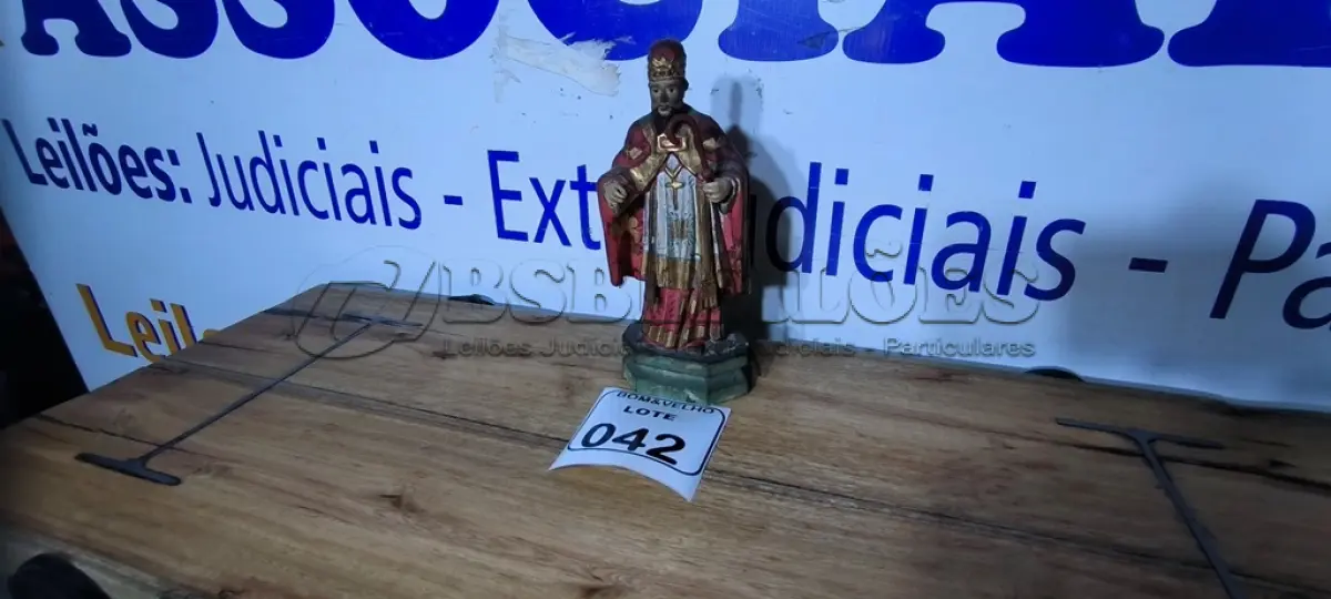 LOTE 042 - 01 IMAGEM DE SANTO SÉCULO XIX MADEIRA. (NO ESTADO)