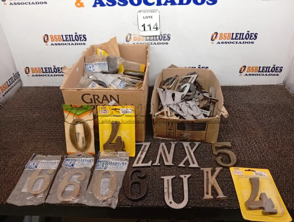 LOTE 114 - 01 LOTE COM DIVERSOS ENFEITES DE NÚMEROS PARA CASAS E APARTAMENTOS. (NO ESTADO) ATENÇÃO! FAZER A VISITAÇÃO ANTES DE ARREMATAR, NÃO SABEMOS SE FUNCIONA. LEILÃO NÃO TEM GARANTIA E NEM DEVOLUÇÃO, SUJEITO A POSSÍVEIS AVARIAS VISÍVEIS/OCULTAS E/OU AUSÊNCIA DE COMPONENTES.