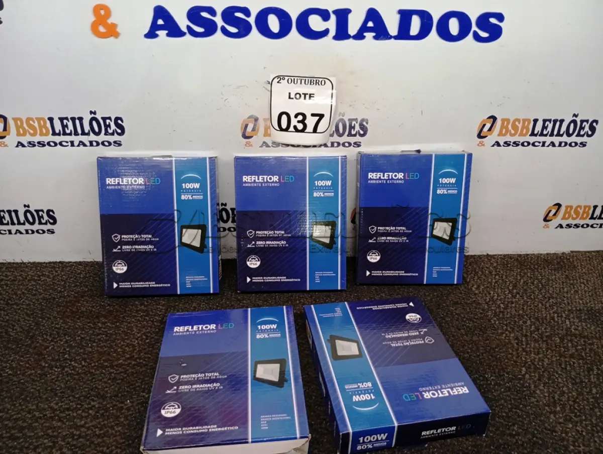 LOTE 037 - 05 REFLETORES LED AMBIENTE EXTERNO100W. (NO ESTADO) ATENÇÃO! FAZER A VISITAÇÃO ANTES DE ARREMATAR, NÃO SABEMOS SE FUNCIONA. LEILÃO NÃO TEM GARANTIA E NEM DEVOLUÇÃO, SUJEITO A POSSÍVEIS AVARIAS VISÍVEIS/OCULTAS E/OU AUSÊNCIA DE COMPONENTES.