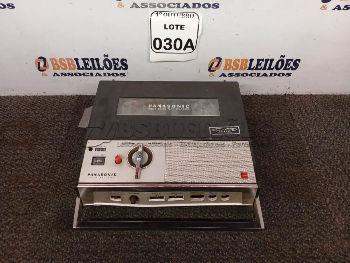 LOTE 030 - 01 GRAVADOR DE ROLO ANTIGO PANASONIC MODELO RQ-501S. (NO ESTADO) ATENÇÃO! FAZER A VISITAÇÃO ANTES DE ARREMATAR, NÃO SABEMOS SE FUNCIONA. LEILÃO NÃO TEM GARANTIA E NEM DEVOLUÇÃO, SUJEITO A POSSÍVEIS AVARIAS VISÍVEIS/OCULTAS E/OU AUSÊNCIA DE COMPONENTES.