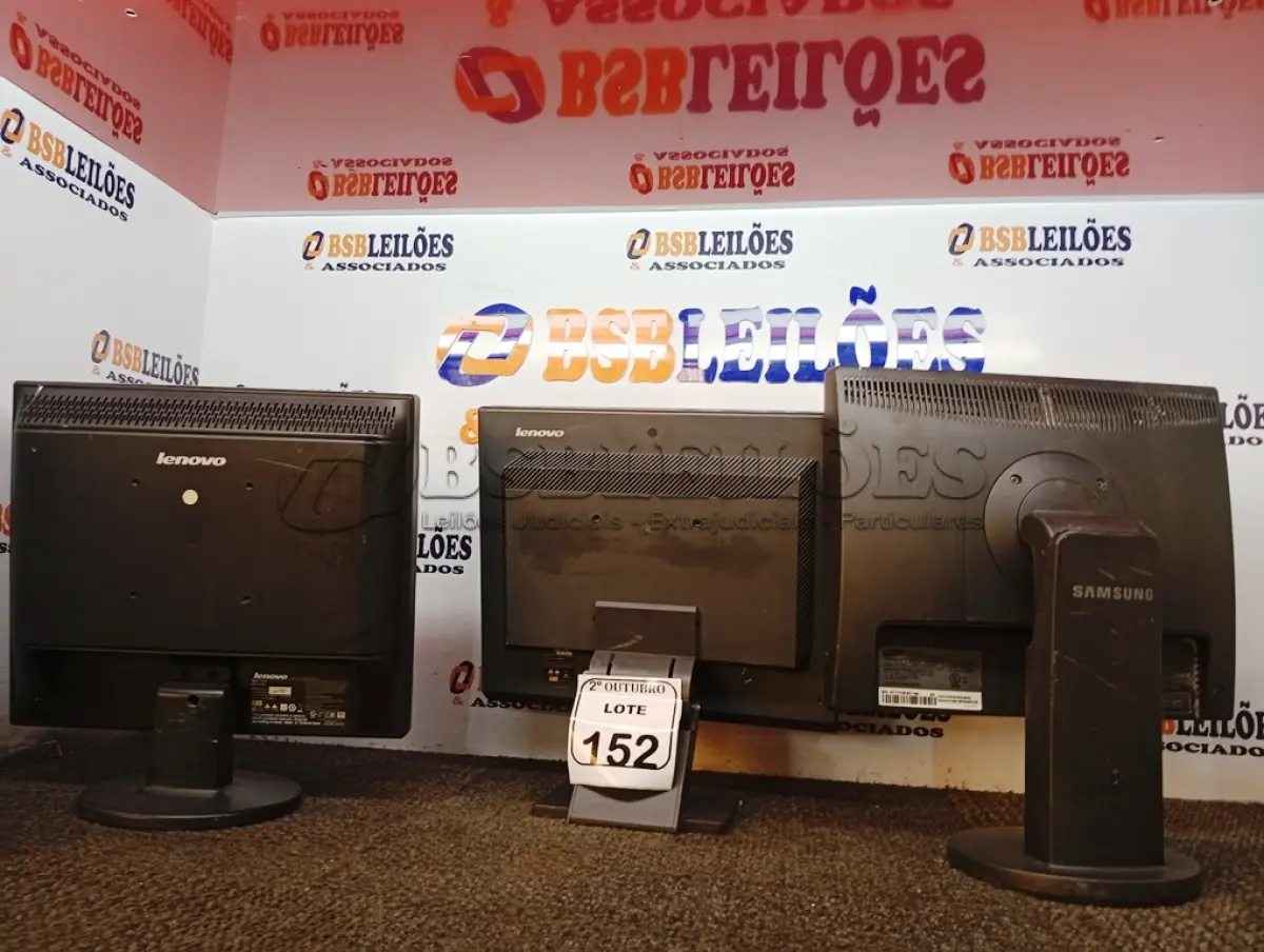 LOTE 152 - 03 MONITORES LCD MARCAS E MODELOS DIVERSOS. (NO ESTADO) ATENÇÃO! FAZER A VISITAÇÃO ANTES DE ARREMATAR, NÃO SABEMOS SE FUNCIONA. LEILÃO NÃO TEM GARANTIA E NEM DEVOLUÇÃO, SUJEITO A POSSÍVEIS AVARIAS VISÍVEIS/OCULTAS E/OU AUSÊNCIA DE COMPONENTES.