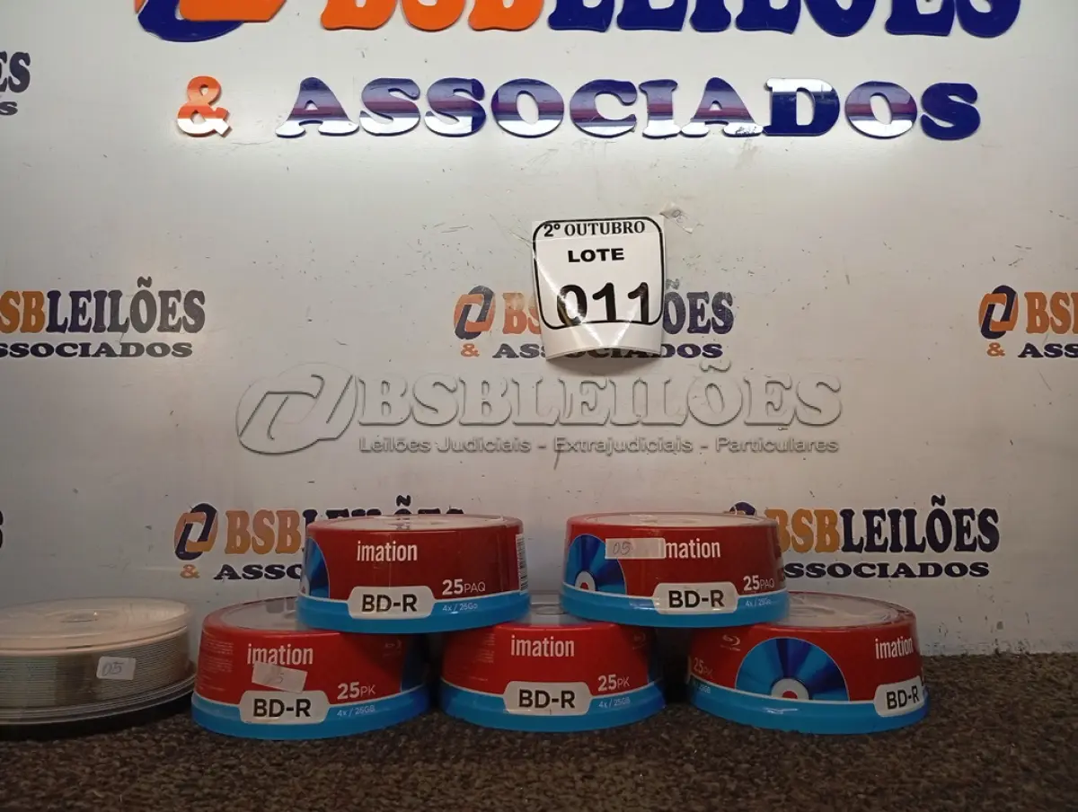 LOTE 011 - 01 LOTE COM APROXIMADAMENTE 150 CDS MÍDIAS VIRGENS. (NO ESTADO) ATENÇÃO! FAZER A VISITAÇÃO ANTES DE ARREMATAR, NÃO SABEMOS SE FUNCIONA. LEILÃO NÃO TEM GARANTIA E NEM DEVOLUÇÃO, SUJEITO A POSSÍVEIS AVARIAS VISÍVEIS/OCULTAS E/OU AUSÊNCIA DE COMPONENTES.