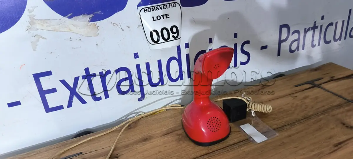 LOTE 009 - 01 TELEFONE ANOS 70 "NAJA" FICOU CONHECIDO NO BRASILIA COMO JK. (NO ESTADO)